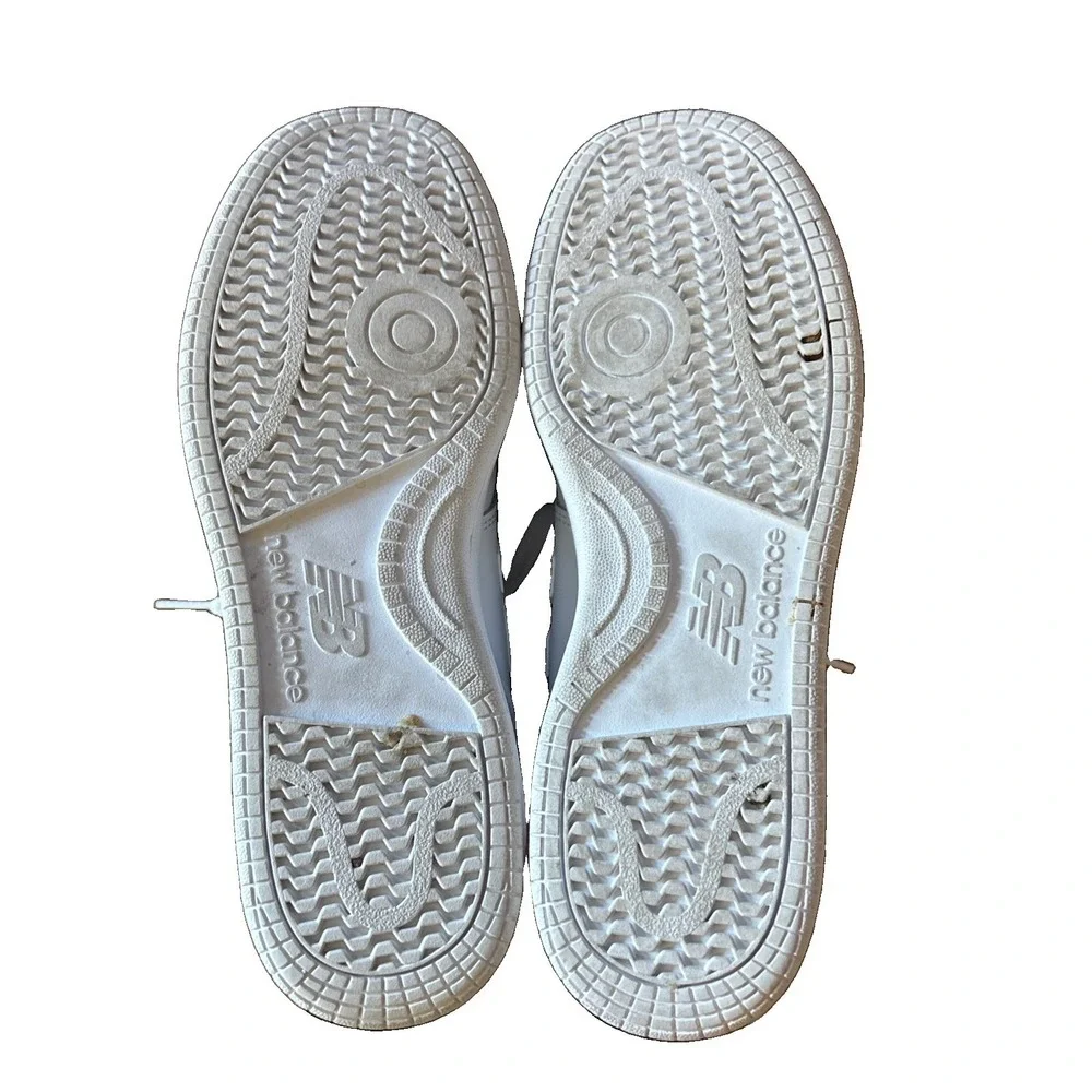 New Balance Women's Size 9.5  Men's Size 8 Lifestyle Shoes White/White